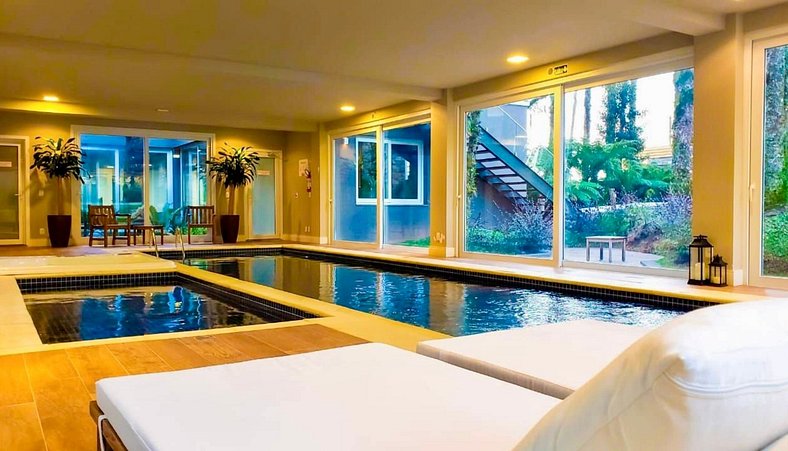 Apto Impecável com piscina aquecida e jacuzzi